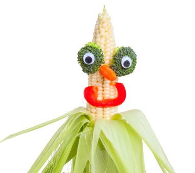 Komik surat yapılan beyaz Mısır, brokoli, havuç, kırmızı biber. Beyaz izole.