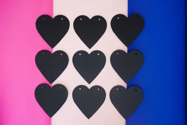 Corazón negro sobre fondo rosa. — Foto de Stock