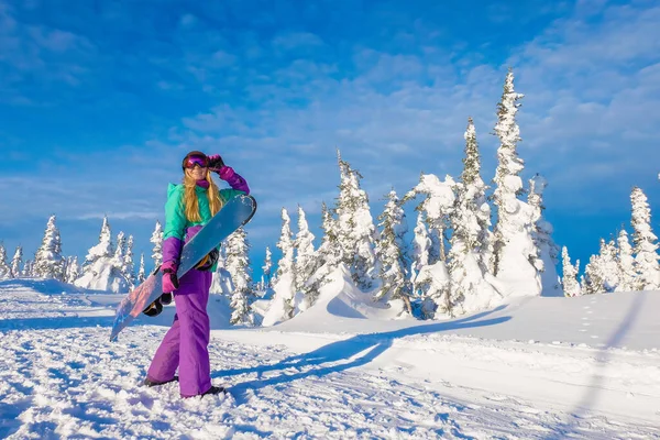 Framgångsrik Ung Flicka Snowboard Bergen Sheregesh Snowboardåkare Vilar Snygg Kaukasisk — Stockfoto