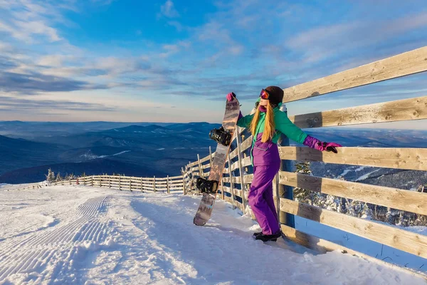 Jovem Sucesso Snowboard Nas Montanhas Sheregesh Snowboarder Descansando Elegante Snowboarder — Fotografia de Stock