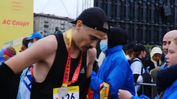 Novosibirsk, Russia, 11.09.2021: awarding medals to marathon runners — Stock Video