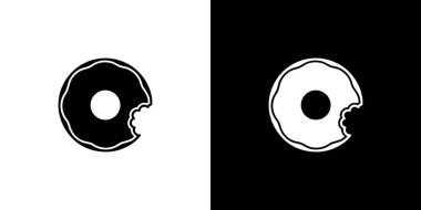 Yan yana, zıt iki görüntü üzerinde ısırık izleri olan siyah ve beyaz çörekler var. Soldaki donut beyaz arka planda siyah, sağdaki ters..