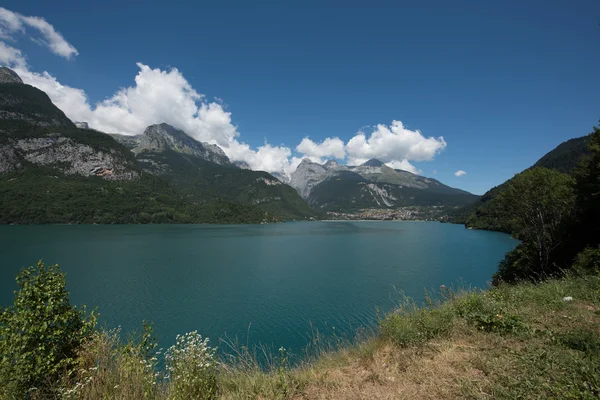 Vista lago da monti — Foto Stock