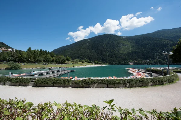 Seeblick aus den Bergen — Stockfoto