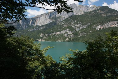 Göl Manzaralı montains üzerinden