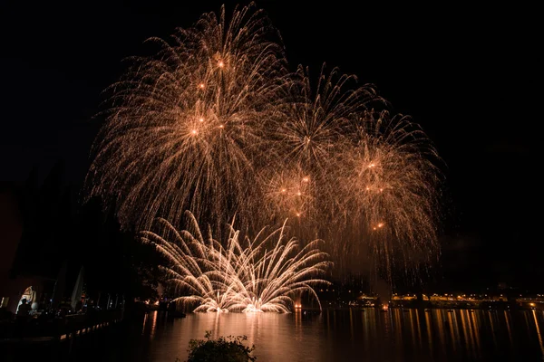 Feuerwerk am Gardasee — Stockfoto