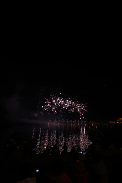 Feuerwerk am Gardasee — Stockfoto