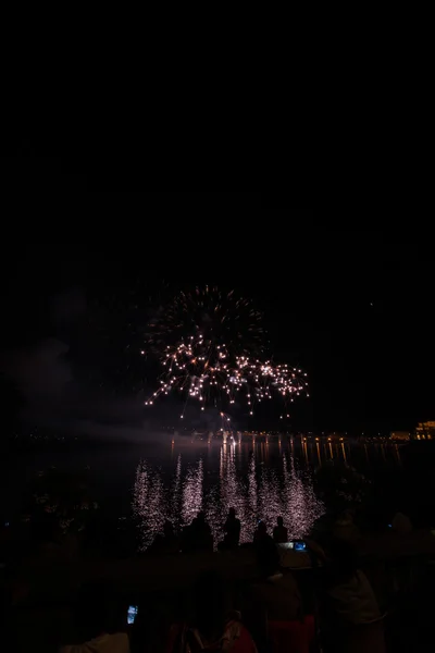 Feuerwerk am Gardasee — Stockfoto