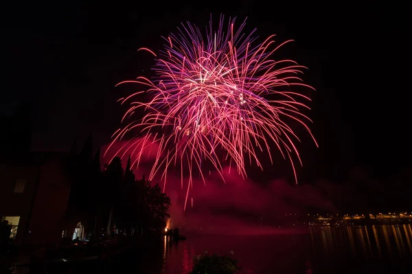 Fuegos artificiales en el lago Garda —  Fotos de Stock