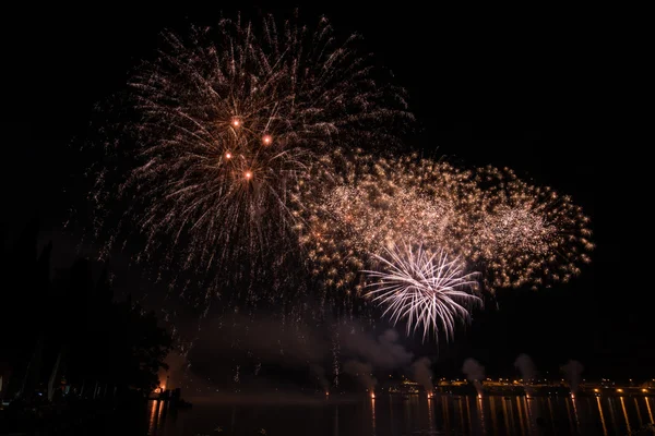 Feuerwerk am Gardasee — Stockfoto