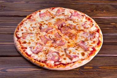 Lezzetli, sulu pizza