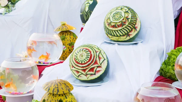Belas esculturas de melancia na exposição, decoração, artesanal, Turquia — Fotografia de Stock