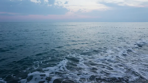 穏やかな地中海の海と日没の眺めの後空 — ストック写真