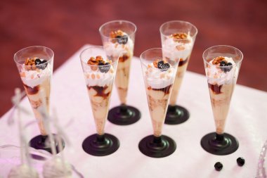 Şık tatlı şeker çubuğu düğün töreninde ayarla