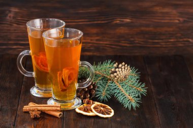 Rustik ahşap zemin üzerine ingridients ile kurutulmuş meyve kompostosu