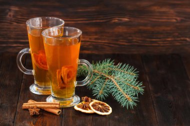 Rustik ahşap zemin üzerine ingridients ile kurutulmuş meyve kompostosu