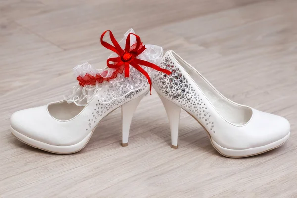 Stylowy biały ślub kobiece obuwie. Buty ślubne — Zdjęcie stockowe