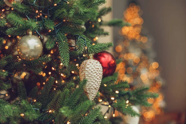 Διακοσμημένο Χριστουγεννιάτικο Δέντρο Θολή Φώτα Bokeh Μοτίβο Φόντο Royalty Free Φωτογραφίες Αρχείου