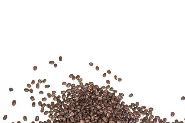 Un grupo de granos de café sobre fondo blanco — Foto de Stock