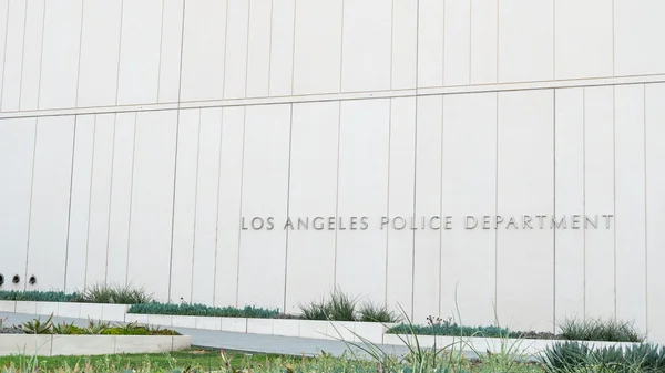 Los Angeles, EUA - 8 de agosto de 2016: arquitetura de design exterior agradável do prédio do departamento de polícia de Los Angeles no centro da cidade . — Fotografia de Stock