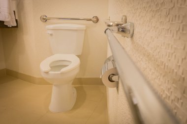 Engelli tuvalet banyo beyaz iç Dizayn Otel kapmak barlarda ile
