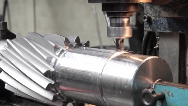 Torno Industria Máquina Fresadora Cortador Engranajes Trabajo — Vídeo de stock