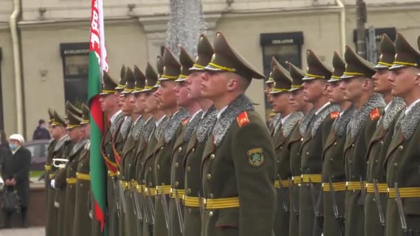 MINSK, BELARUS - 15 avril 2021 : Détachement militaire armé en inspection militaire — Video