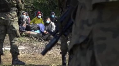Afganistan 'dan gelen mülteciler Polonya-Belarus sınırında. Çatışma. Beyaz Rusya. Grodno. 18.08.2021