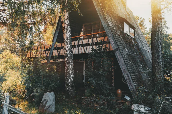 Weitwinkelblick Auf Ein Altes Hölzernes Sommerhaus Einer Landschaft Umgeben Von — Stockfoto