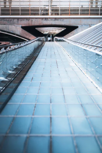 Vertical Shot Long Modern Overhead Passage Made Blue Glass Tiled — Stock Photo, Image