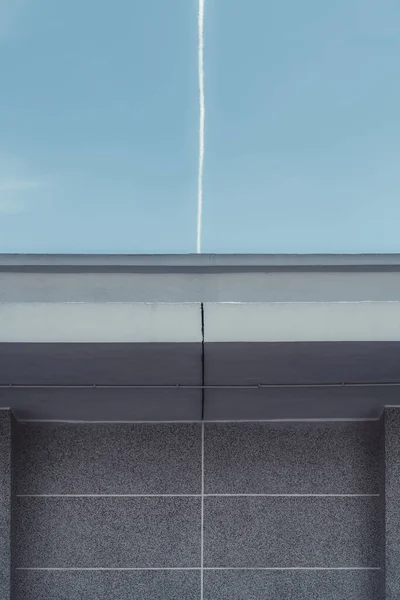 Vista Verticale Muro Cemento Edificio Con Linee Che Dividono Facciata — Foto Stock