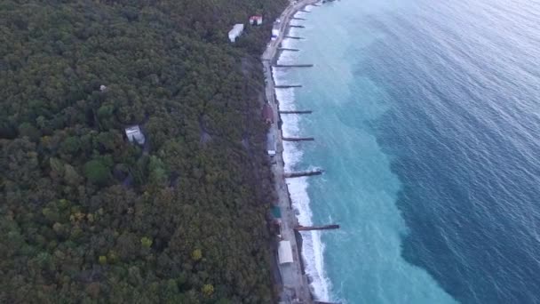 Livadia Palace était une retraite d'été du dernier tsar russe, Nicolas II, et de sa famille à Livadiya, en Crimée. La conférence de Yalta s'y est tenue en 1945, lorsque le palais abritait les appartements de Franklin Delano Roosevelt et d'autres membres ...