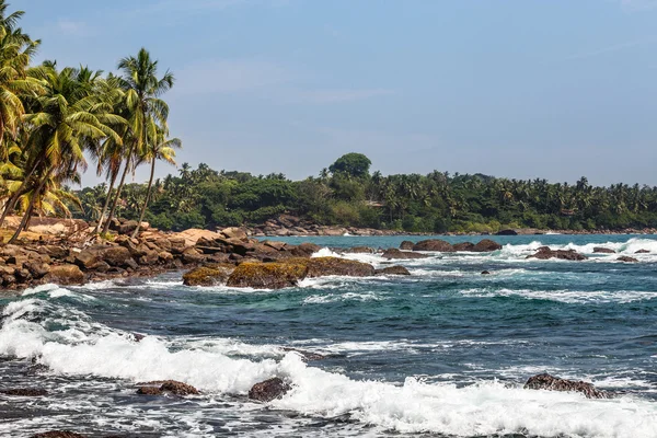 Landscape rocky tropical beach. — Stock Photo, Image