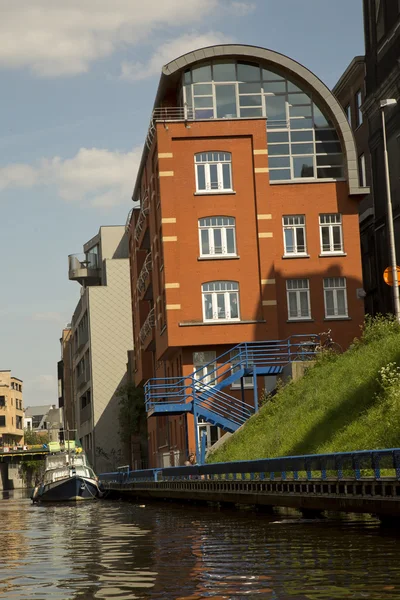 Kanal im Zentrum von Gent, Belgien. — Stockfoto