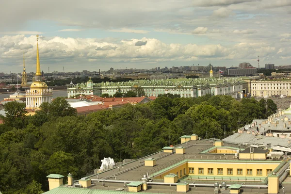 Panorama z Petrohradu s St.Isaac katedrála. — Stock fotografie