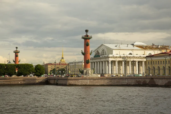 Vista de la saliva de la isla Vasilyevsky en San Petersburgo . — Foto de Stock