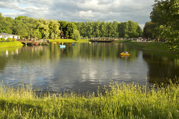  Pond in the amusement park "Divo-Ostrov."