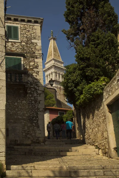 Rovinj Croatia September 2019 Street Leading Church Saint Euphemia Rovinj — Stock Photo, Image