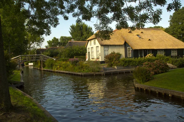 Giethoorn Nederland Augustus 2019 Uitzicht Pittoreske Grachten Van Het Dorp — Stockfoto