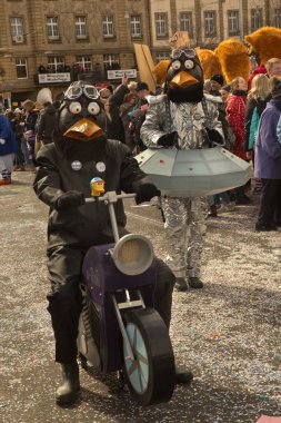 BASEL, SWitzerland, 11 Mart 2019. İsviçre, Basel 'deki geleneksel karnaval maskeleri geçit töreni..