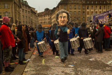 BASEL, SWitzerland, 11 Mart 2019. İsviçre, Basel 'deki geleneksel karnaval maskeleri geçit töreni..