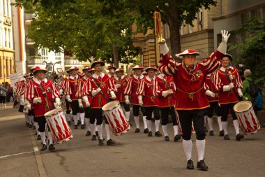 STUTTGART, ALMANY, 29 Eylül 2019. Stuttgart 'ta Volksfest. Şehir merkezinde yürüyüş..