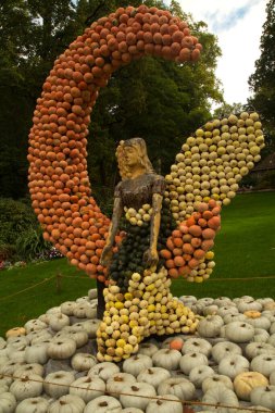 LUDWIGSBURG, Almanya, 10 Ekim 2019. Rakamlar, Almanya 'nın Ludwigsburg kasabasındaki bir balkabağından yapıldı..