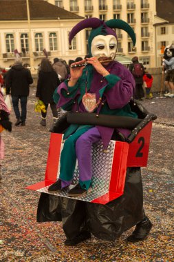 BASEL, SWitzerland, 11 Mart 2019. İsviçre, Basel 'deki geleneksel karnaval maskeleri geçit töreni..
