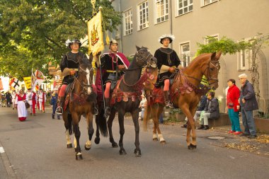 STUTTGART, ALMANY, 29 Eylül 2019. Stuttgart 'ta Volksfest. Şehir merkezinde yürüyüş..