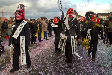 BASEL, SWitzerland, 11 Mart 2019. İsviçre, Basel 'deki geleneksel karnaval maskeleri geçit töreni..