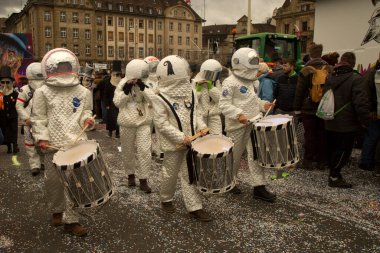 BASEL, SWitzerland, 11 Mart 2019. İsviçre, Basel 'deki geleneksel karnaval maskeleri geçit töreni..