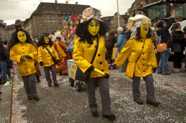 BASEL, SWitzerland, 11 Mart 2019. İsviçre, Basel 'deki geleneksel karnaval maskeleri geçit töreni..