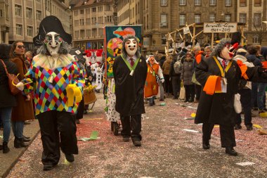 BASEL, SWitzerland, 11 Mart 2019. İsviçre, Basel 'deki geleneksel karnaval maskeleri geçit töreni..