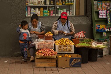 CUENCA, Ekvador, 29 Haziran 2019. Cuenca, Ekvador 'daki geleneksel Hint pazarı. 